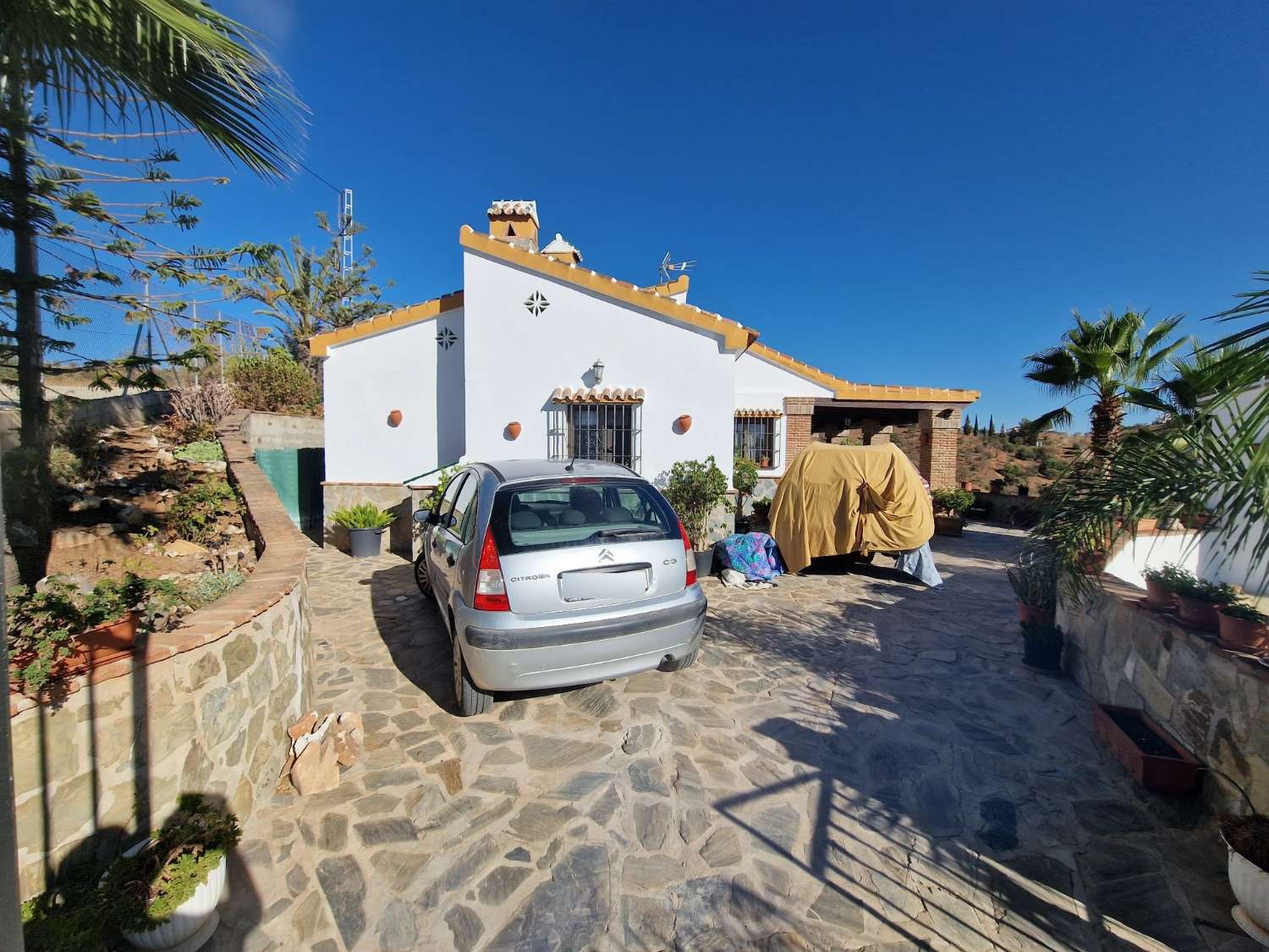 Villa for sale in Guaro